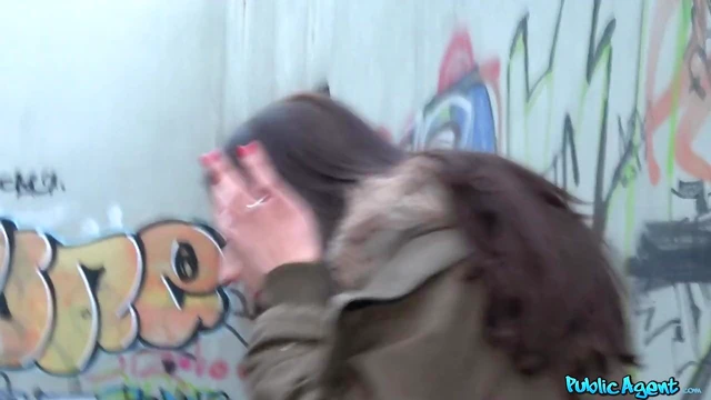 Guy Feeds Zazie Skymm's Craving Pussy With His Strong Penis On The Street