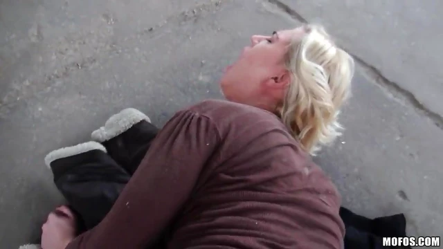 Hot Linda Ray Blows Him Deep Before Getting Banged Doggy Style For Cash