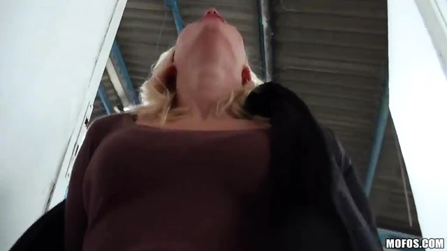 Hot Linda Ray Blows Him Deep Before Getting Banged Doggy Style For Cash