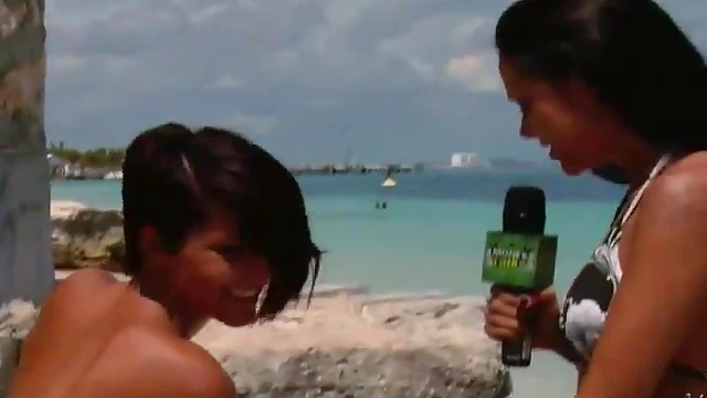 Beachside Amateur Babes Get Paid in Cash for Hot Outdoor Hookup