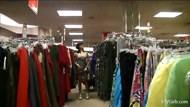 Shelbie Flashes Her Ass While Shopping at the Mall for Excitement