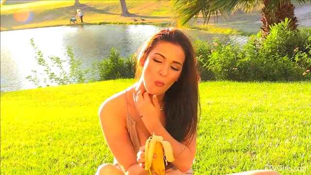 Olivia Shows Off Seductive Skills by Publicly Pleasuring Herself Outdoors