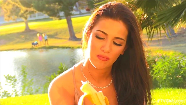 Olivia Shows Off Seductive Skills by Publicly Pleasuring Herself Outdoors