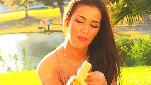 Olivia Shows Off Seductive Skills by Publicly Pleasuring Herself Outdoors