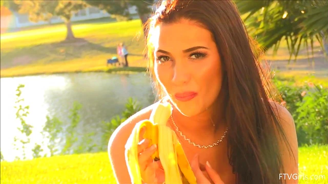 Olivia Shows Off Seductive Skills by Publicly Pleasuring Herself Outdoors