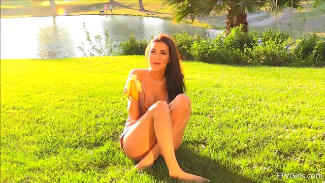 Olivia Shows Off Seductive Skills by Publicly Pleasuring Herself Outdoors