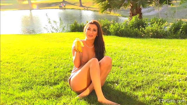 Olivia Shows Off Seductive Skills by Publicly Pleasuring Herself Outdoors