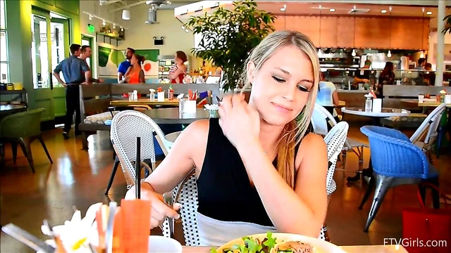 Kendall's Hot Ass Takes Center Stage During Steamy Outdoor Solo Session