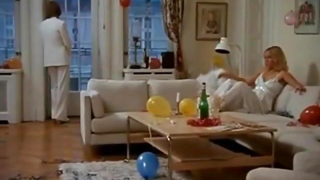 Hot Blonde MILF Delivers Mind-Bending Blowjob Experience