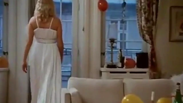 Hot Blonde MILF Delivers Mind-Bending Blowjob Experience