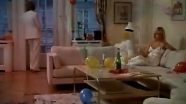 Hot Blonde MILF Delivers Mind-Bending Blowjob Experience