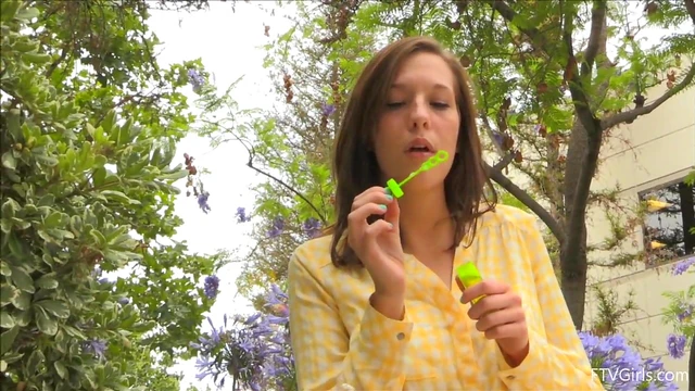 Fearless Teen Boldly Strips Publicly Showing All Her Secrets Live On Cam