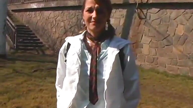 Outdoor Orgasm: Sexy Girl Gives Blowjob Before Pussy Filled Outdoors