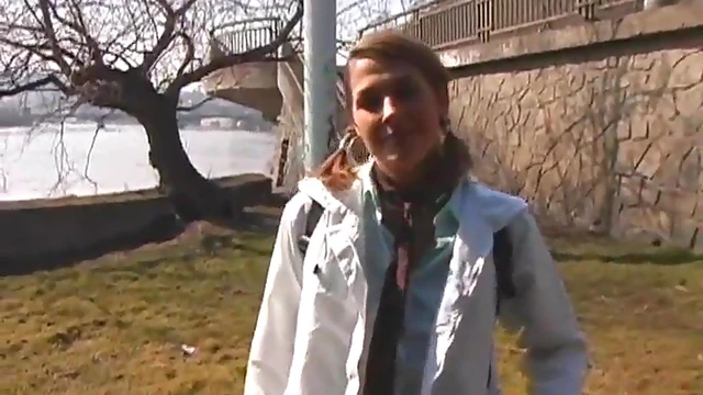 Outdoor Orgasm: Sexy Girl Gives Blowjob Before Pussy Filled Outdoors