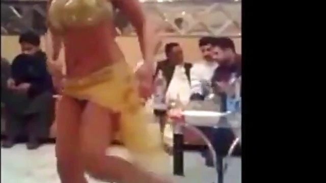 Sizzling Indian Mujra Performer Shakes Her Booty in Sexy Dance Showdown