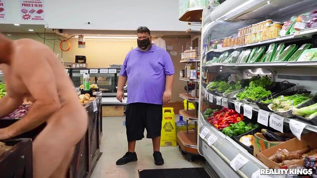 Horny Asian Kimmy Kimm Gets Fucked Quickly In Public Place For All To See