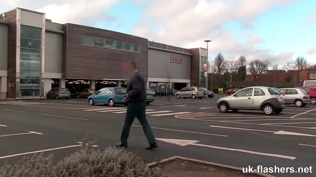 Tina Blade Loves Dirty Public Peeing Sessions - Explicit Brunette Action