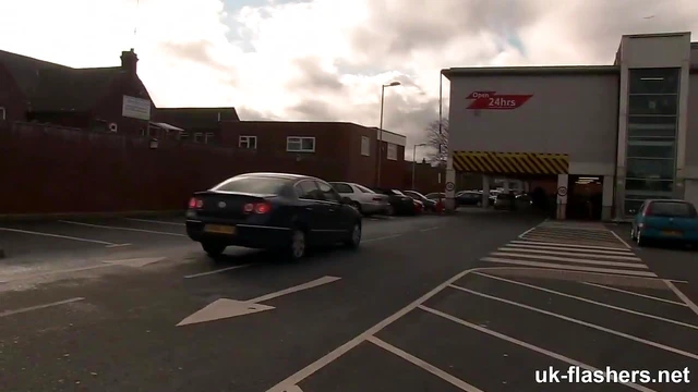 Tina Blade Loves Dirty Public Peeing Sessions - Explicit Brunette Action