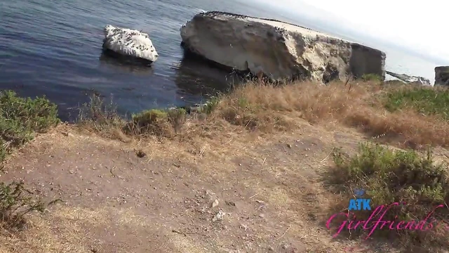 Summer Renee Gets Fucked Outdoors While Wearing Glasses - HD Action