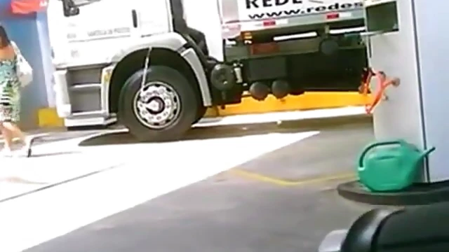 Sexy Cameltoe Action at Busy Gas Station Reveals Hidden Depths