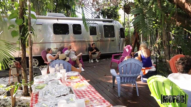 Outdoor Passion Fueled by Cock-Hungry Girlfriend Juliette's Urges