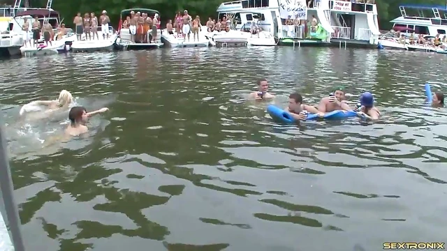 Sexy Amateur Cowgirl Enjoys Close-Up Solo Masturbation On Camera