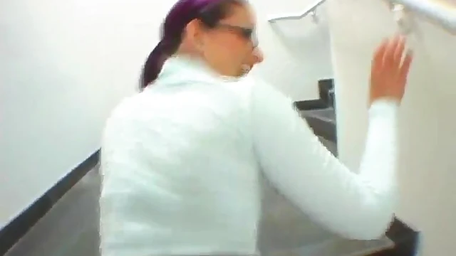 Sexy Office Babe's Bouncy Ass Tempts Her Boss After Work Hours