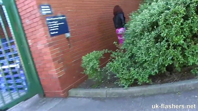 Ebony Beauty Kiki Minaj Shows Off Her Wild Side Piss OutdoorsAnywhere