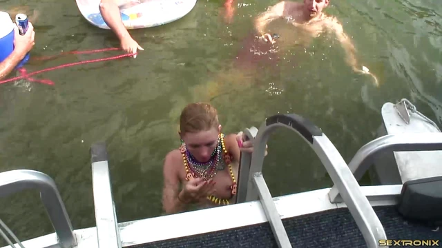 Amateur Girl Enjoys Boating While Giving Her Friend A Passionate Cunt Licking