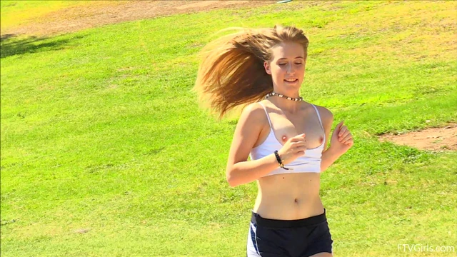 Blonde Jogger Dakota Shows Off Pussy While Running Publicly