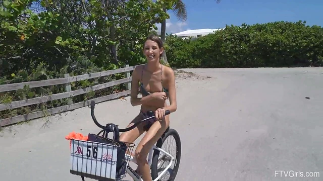 Natalia Rides Bike Outdoors While Secretly Masturbating for Personal Pleasure