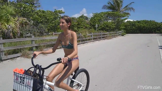 Natalia Rides Bike Outdoors While Secretly Masturbating for Personal Pleasure