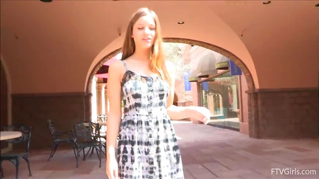 Sizzling Fit Solo Model Shows Off Her Nude Body Outdoors Naturally