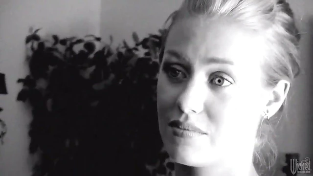 Sexy Nicole Aniston Shows Off Her Body For Extreme Public Seduction