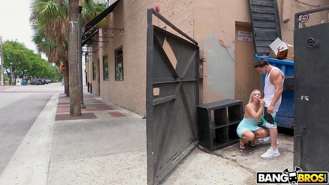 Hot Ass Girlfriend Bailey Brooke Gets Fucked Outdoors Blissfully