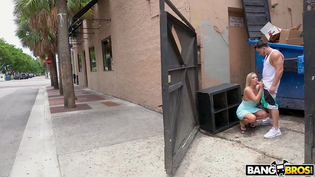 Hot Ass Girlfriend Bailey Brooke Gets Fucked Outdoors Blissfully