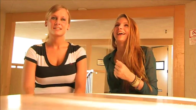 Sizzling Laurie Shows Off Nude Body While Playing With Her Pussy