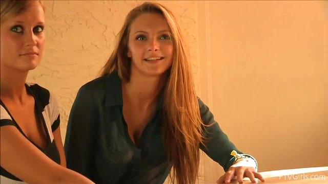 Sizzling Laurie Shows Off Nude Body While Playing With Her Pussy