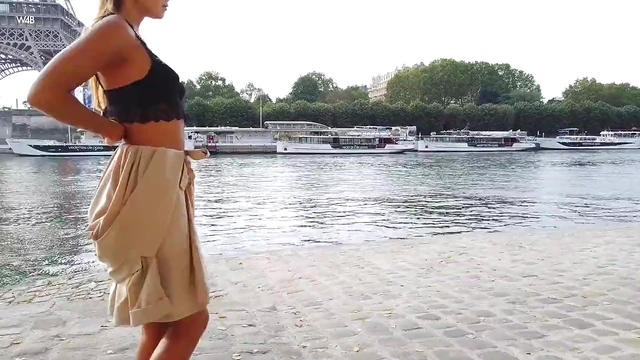 Sizzling Girlfriend Maria Flashes Her Sexy Pussy & Boobs Urgently Needed!