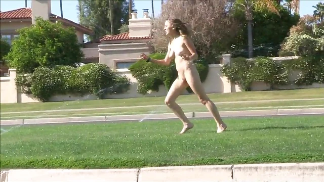 Curvy Amateur Babe Thrills by Showcasing Hot Body in Public Places