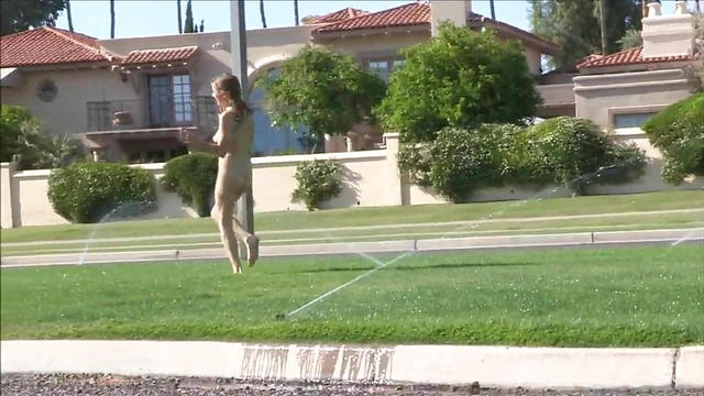 Curvy Amateur Babe Thrills by Showcasing Hot Body in Public Places