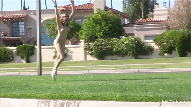 Curvy Amateur Babe Thrills by Showcasing Hot Body in Public Places