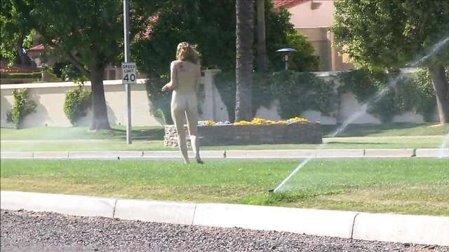 Curvy Amateur Babe Thrills by Showcasing Hot Body in Public Places