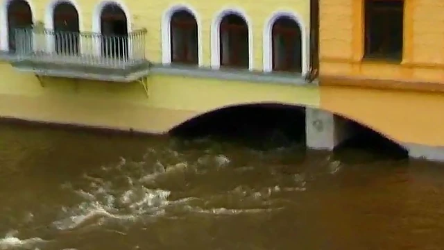 Teen Babe Gets Seduced During City Tour Leading to Sultry Action