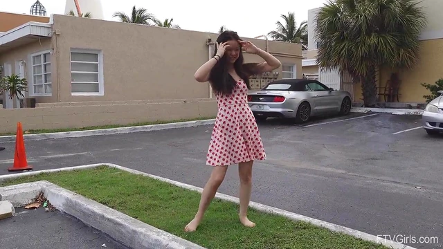 Outdoor Fantasy: Japanese Solo Model Lulu Flashes Her Pussy Publicly