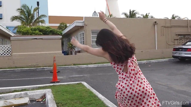 Outdoor Fantasy: Japanese Solo Model Lulu Flashes Her Pussy Publicly