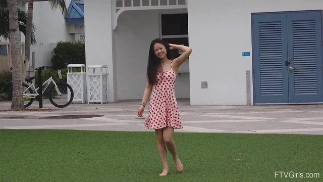 Outdoor Fantasy: Japanese Solo Model Lulu Flashes Her Pussy Publicly