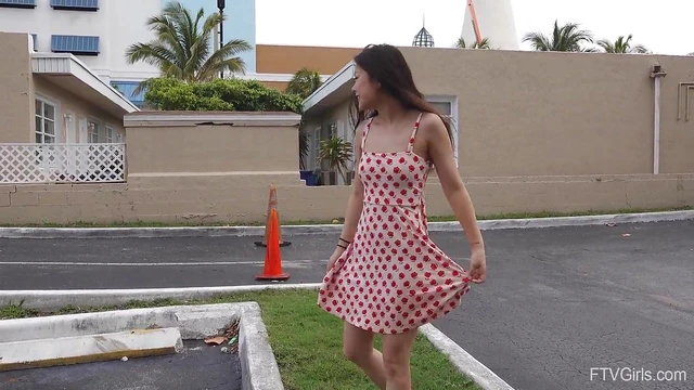 Outdoor Fantasy: Japanese Solo Model Lulu Flashes Her Pussy Publicly