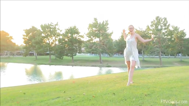 Blonde Nerd Sammy Self-Pleasures Her Ass Outdoors With Dildo Thrills