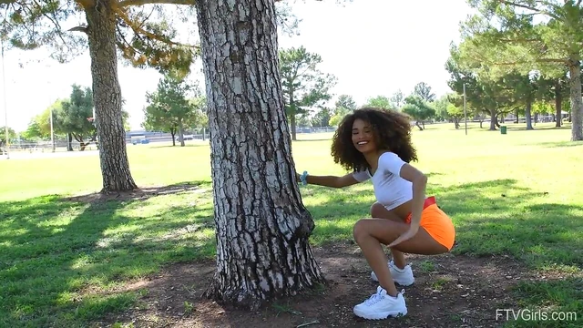 Brunette Cecilia's Hot Homemade Video Fingers Her Pussy Hard & Fast